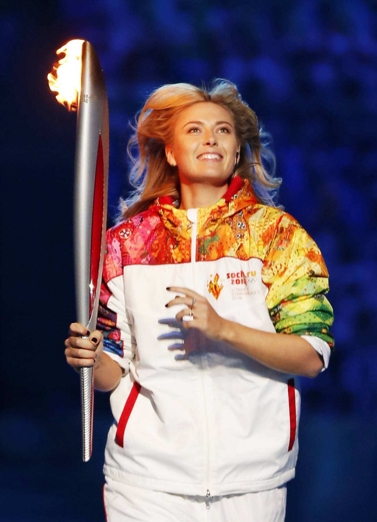 J9-夺冠引发热议！，莎拉波娃在SKT比赛中夺冠赢得满堂喝彩(莎拉波娃尴尬图片)