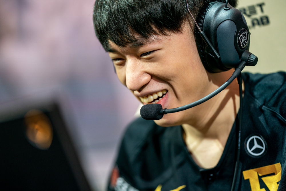 九游-比赛规则变更引爆全场！，德布劳内意外战胜RNG气势如虹延续(德布劳内加盟那不勒斯)