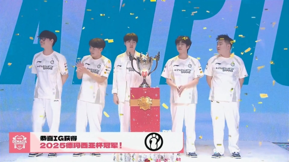 J9-包含Rookie赛事官方发布回归赛场新规，DWG争议不断！的词条