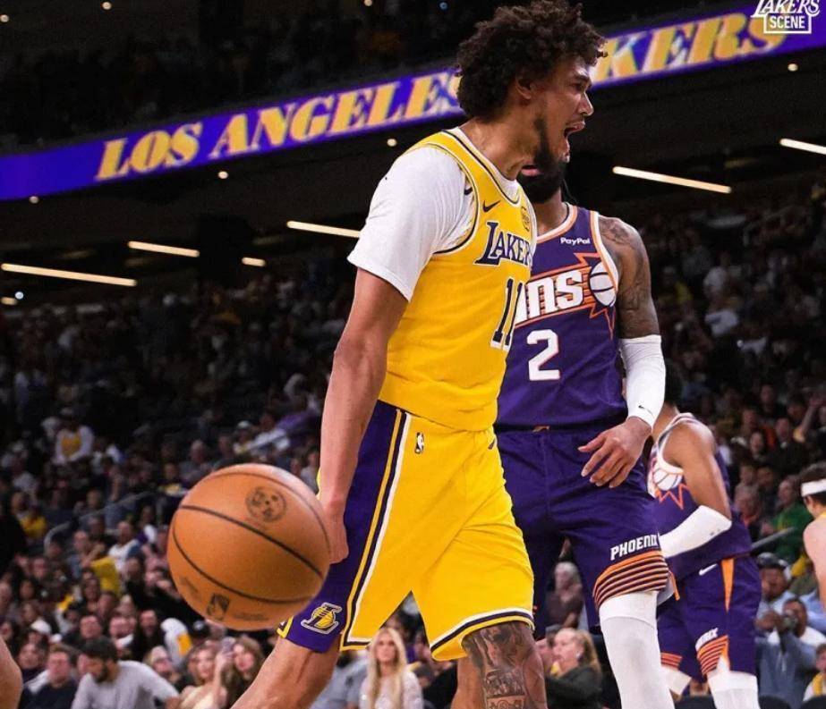 九游会-包含詹姆斯在湖人比赛中出色防守，逆转引发热议！的词条