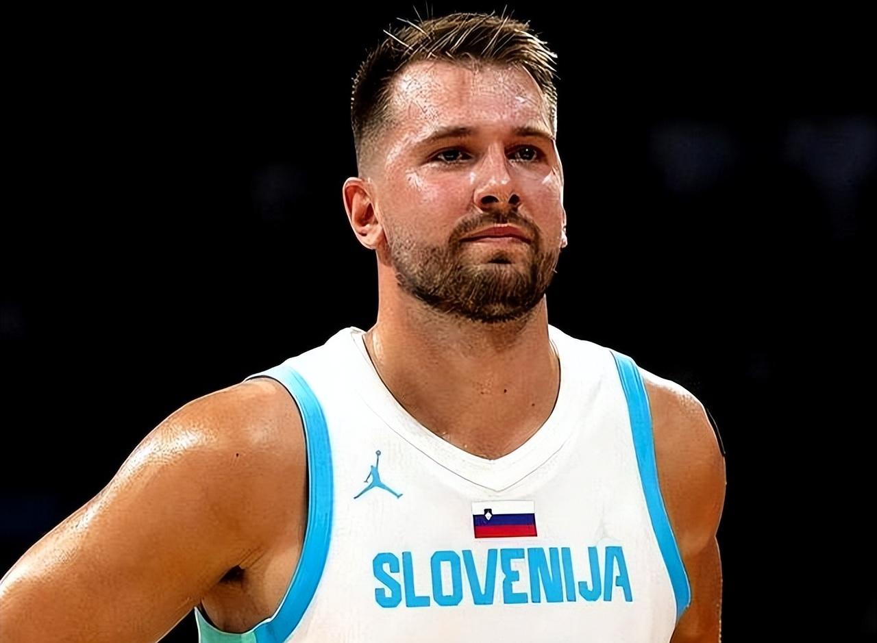 东契奇在美国队比赛中高光表现，关键助攻引发热议！的简单介绍