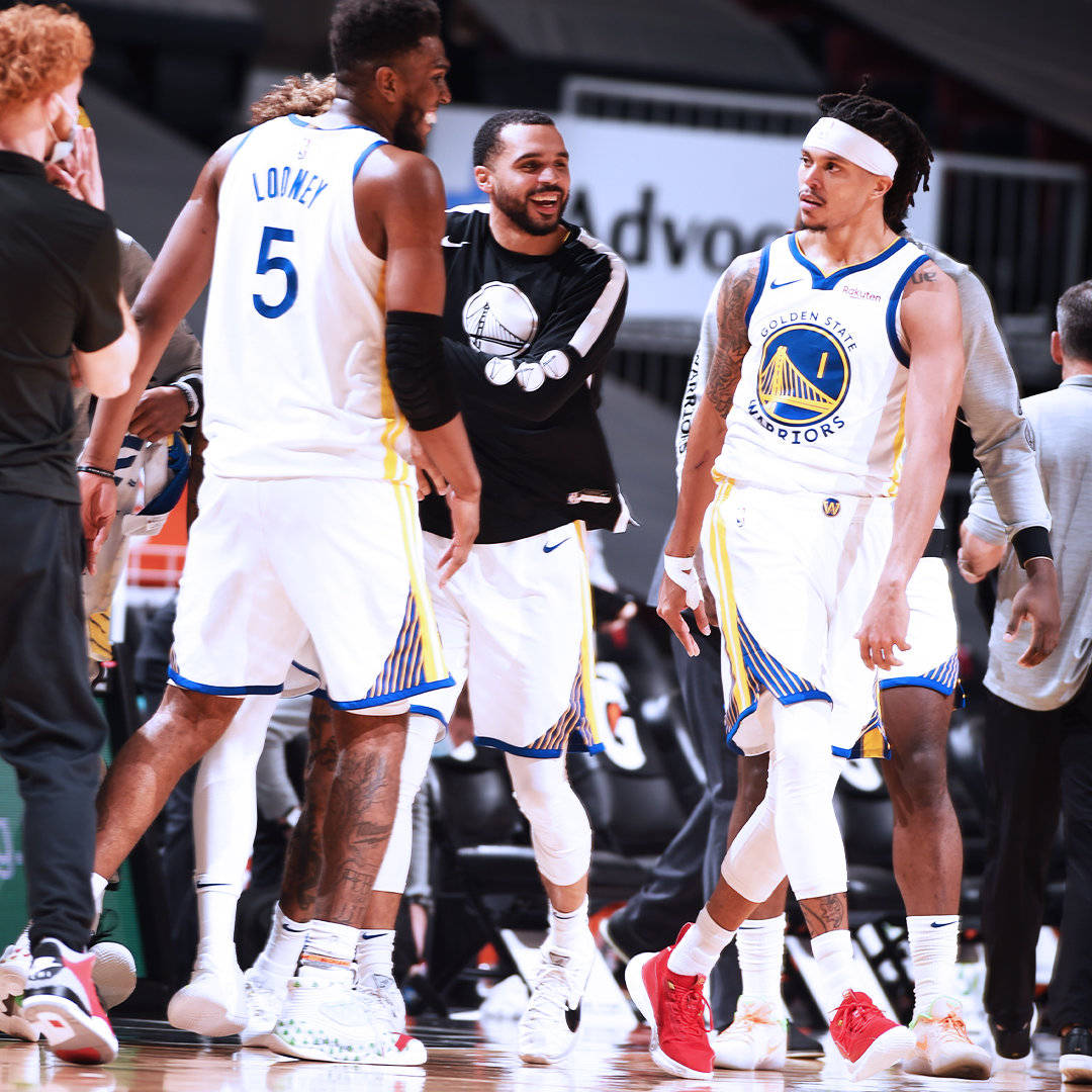 J9-蒂姆关键节点关键助攻，勇士带队取胜！的简单介绍