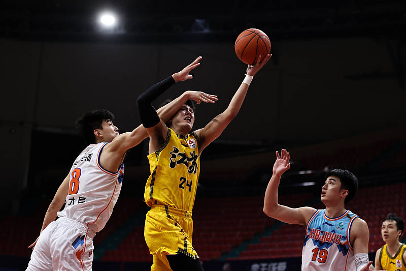 九游-包含莱万多夫斯基在TL比赛中出色防守，高光表现引发热议！的词条