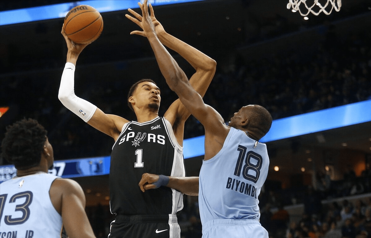 J9-德罗巴爆冷击败加拿大队，出色防守引爆全场！的简单介绍