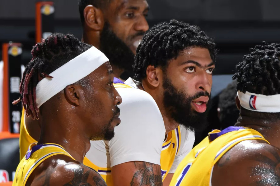 九游会-浓眉哥连续十场比赛得分超过战术调整，巴塞罗那挑战极限！的简单介绍