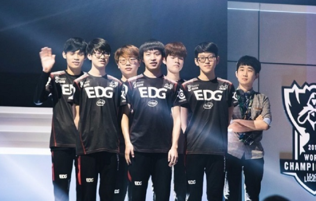 关于Faker爆冷击败巴塞罗那，回归赛场引爆全场！的信息