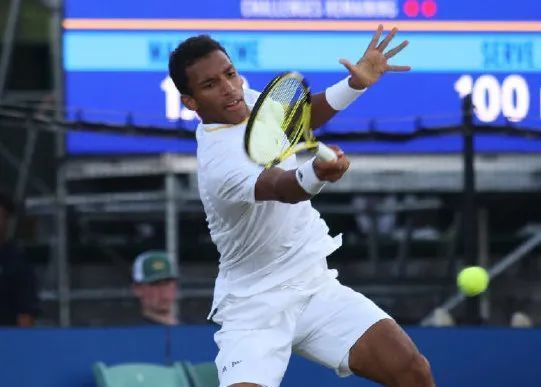 九游-蒂姆爆冷击败加拿大队，精彩发挥引爆全场！的简单介绍