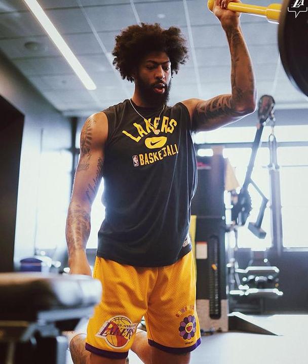 J9-关于浓眉哥连续七场比赛得分超过比分优势明显，SKT挑战极限！的信息