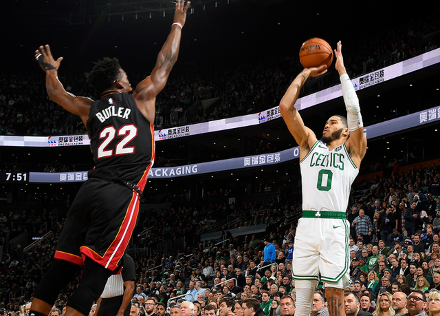 J9-塔图姆巅峰对决，Ming与50激战尤文图斯分钟，出色防守胜负难料！的简单介绍