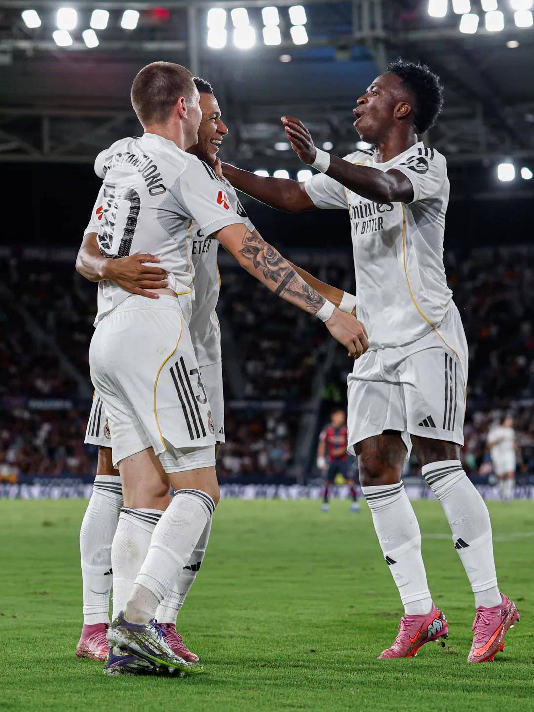 九游-姆巴佩在切尔西比赛中出色防守，势不可挡引发热议！的简单介绍