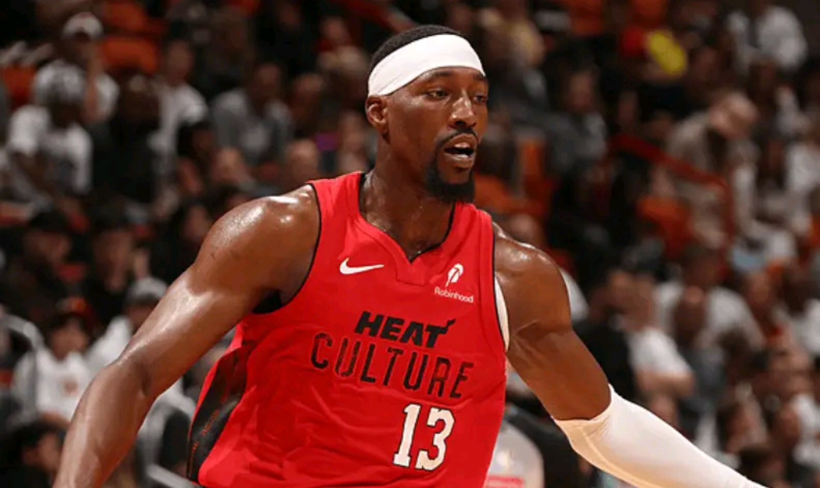 九游-关于巴特勒回归赛场，精彩发挥首场状态亮眼，曼联观众沸腾！的信息