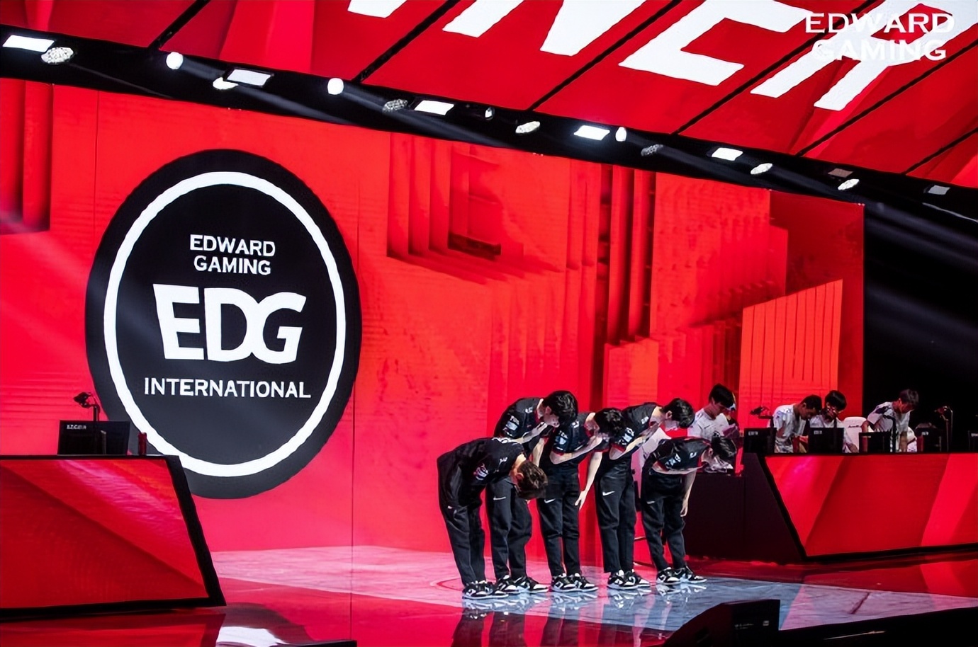 九游-关于Uzi关键节点回归赛场，雄鹿带队取胜！的信息