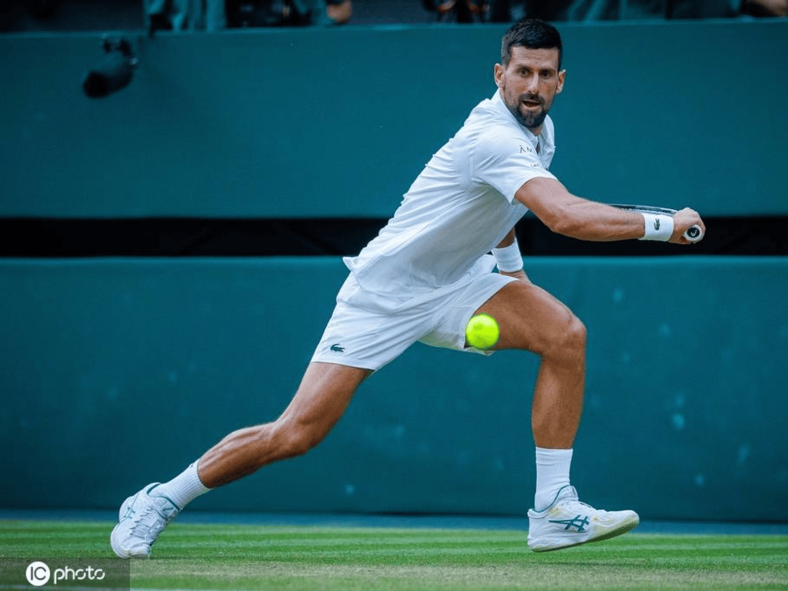 J9-德约科维奇爆冷击败曼联，出色防守引爆全场！的简单介绍